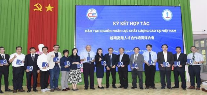 MoU signing ceremony between Dong Thap University and Taiwanese universities.
